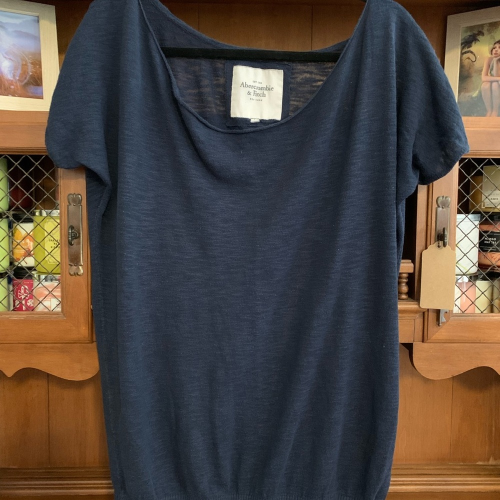 Size L, navy blue shirr sleeved top.